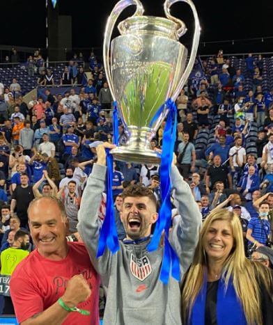 Kelley Pulisic with her husband Mark Pulisic and son Christian Pulisic.